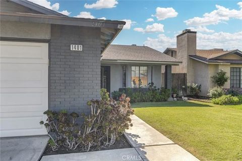 Tiny photo for 1401 Candace Ave, Bakersfield, CA 93307 (MLS # NS25244236)