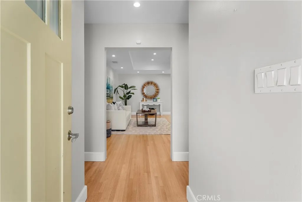 929 Lomita