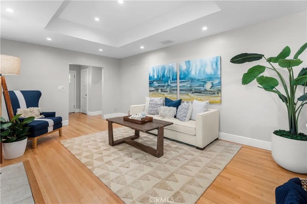 929 Lomita