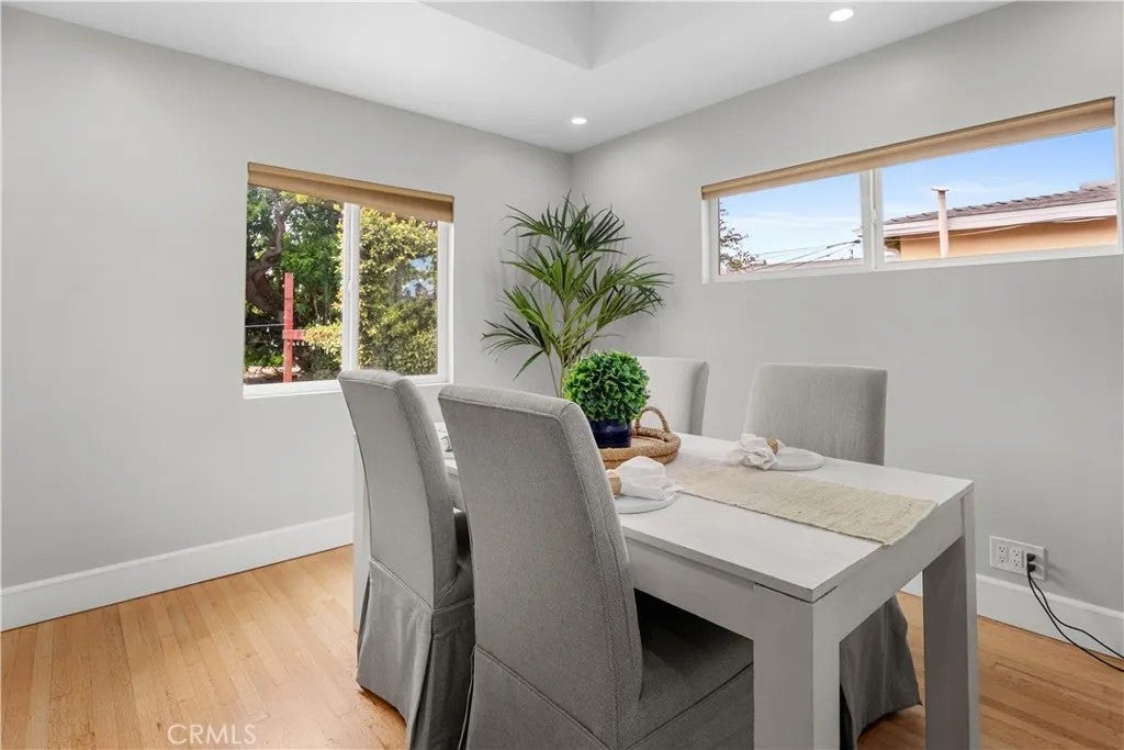 929 Lomita