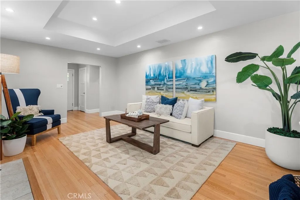 929 Lomita