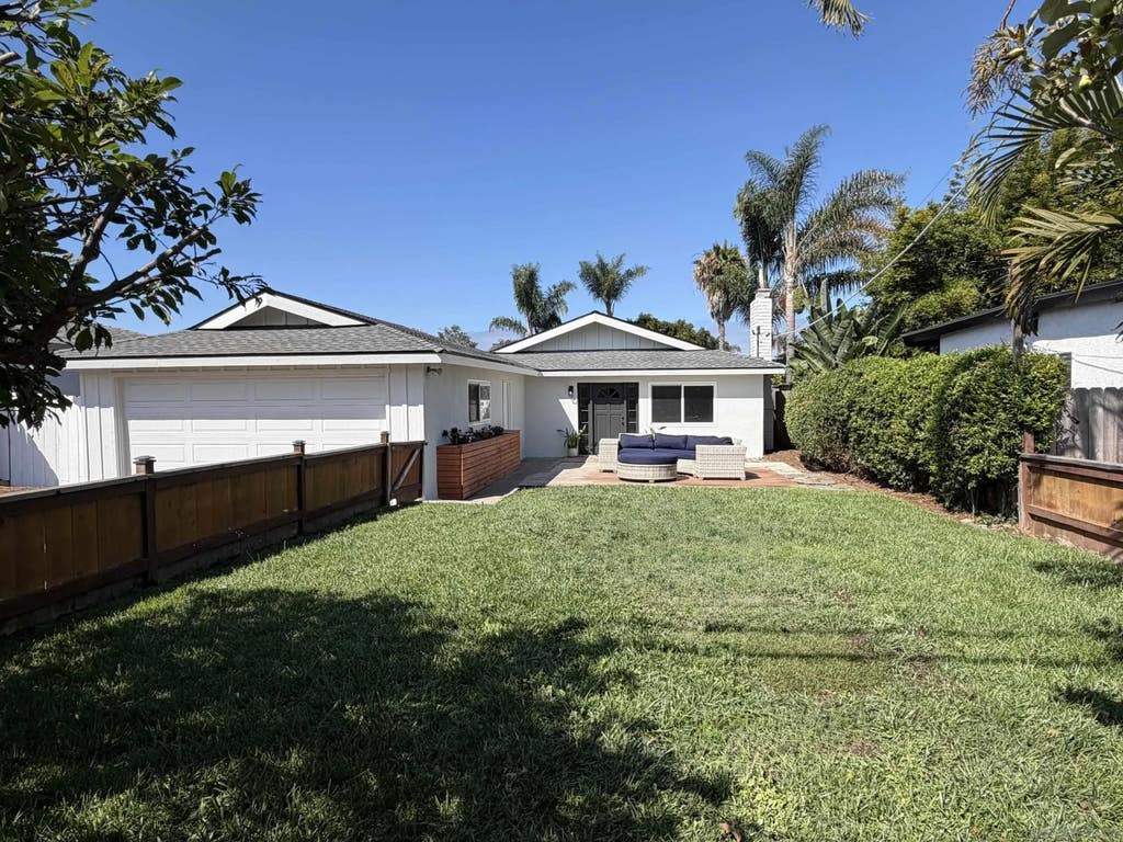 Photo of 1511 Stewart St, Oceanside, CA 92054 (MLS # 260015135)