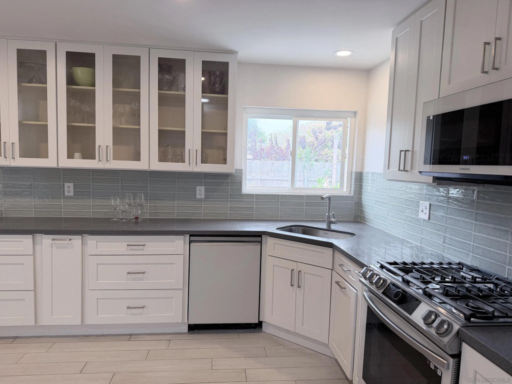 Photo of 1511 Stewart St, Oceanside, CA 92054 (MLS # 260015135)