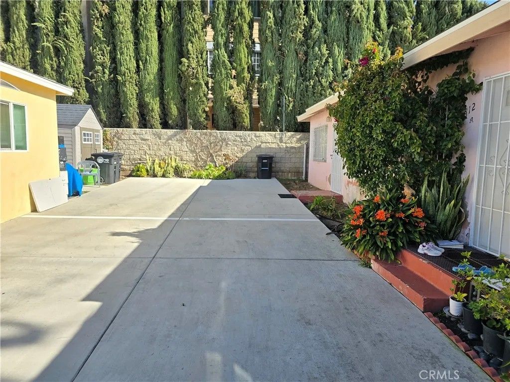 Photo of 1012 Davis Avenue #B, Glendale, CA 91201 (MLS # BB26090006)
