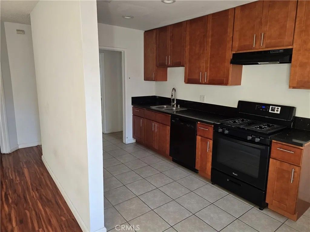 Photo of 1012 Davis Avenue #B, Glendale, CA 91201 (MLS # BB26090006)