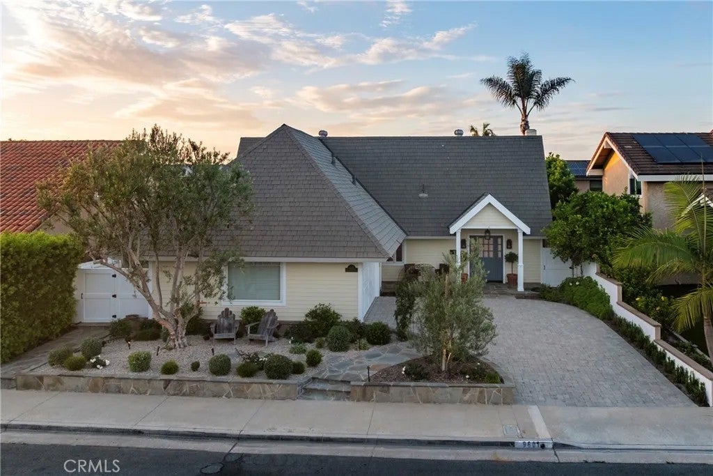 9601 Dumbreck Drive