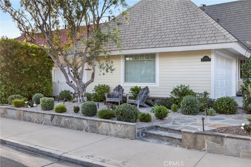 9601 Dumbreck Drive