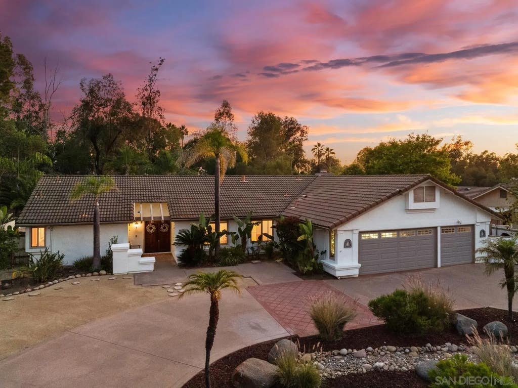 Photo of 16490 Bridlewood RD, Poway, CA 92064 (MLS # 260014355)