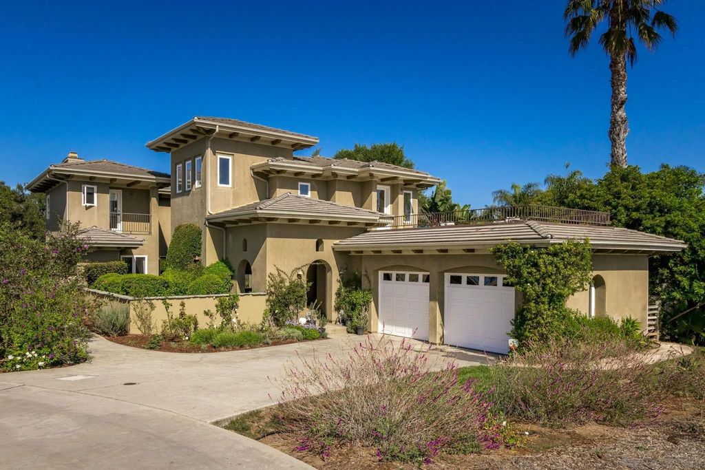 Photo of 372 Hillcrest Scenic Ln, Encinitas, CA 92024 (MLS # 250043421)