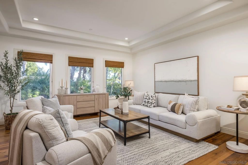 Photo of 372 Hillcrest Scenic Ln, Encinitas, CA 92024 (MLS # 250043421)