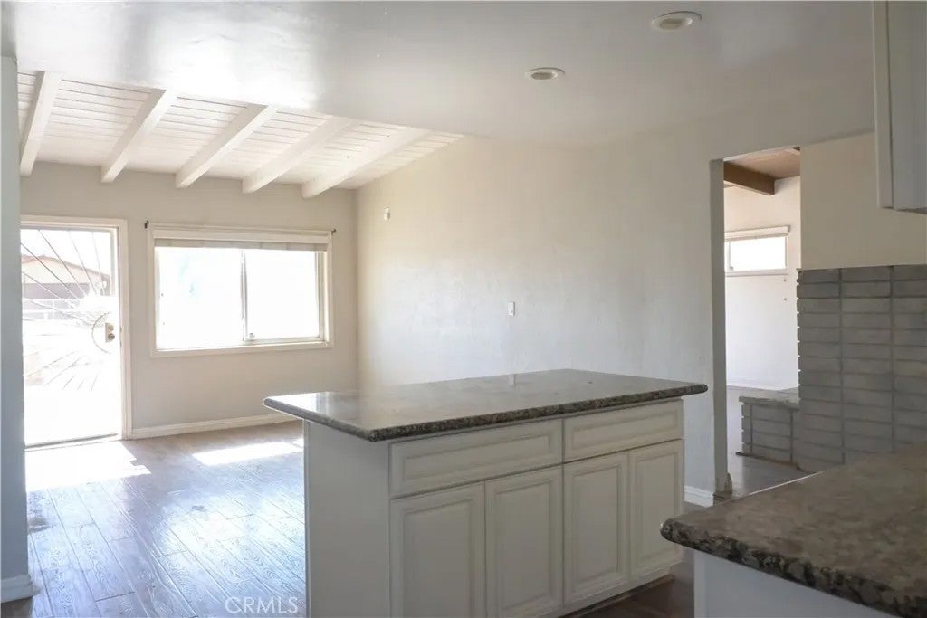 16300 Live Oak