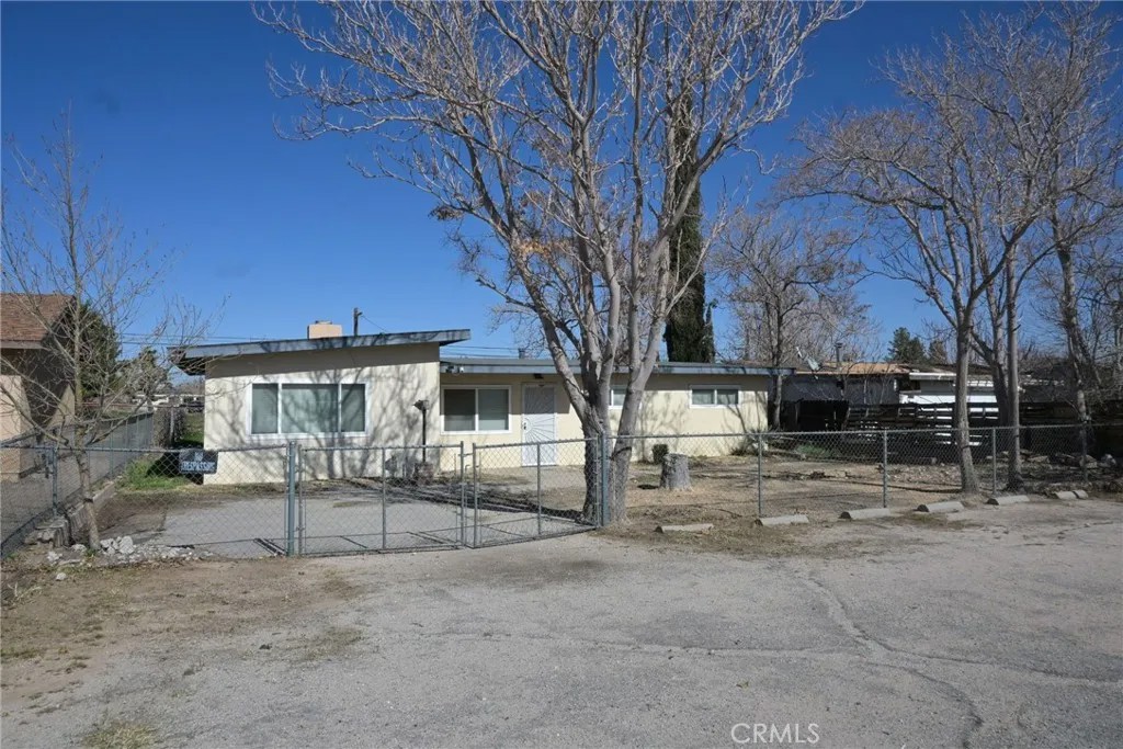 16300 Live Oak