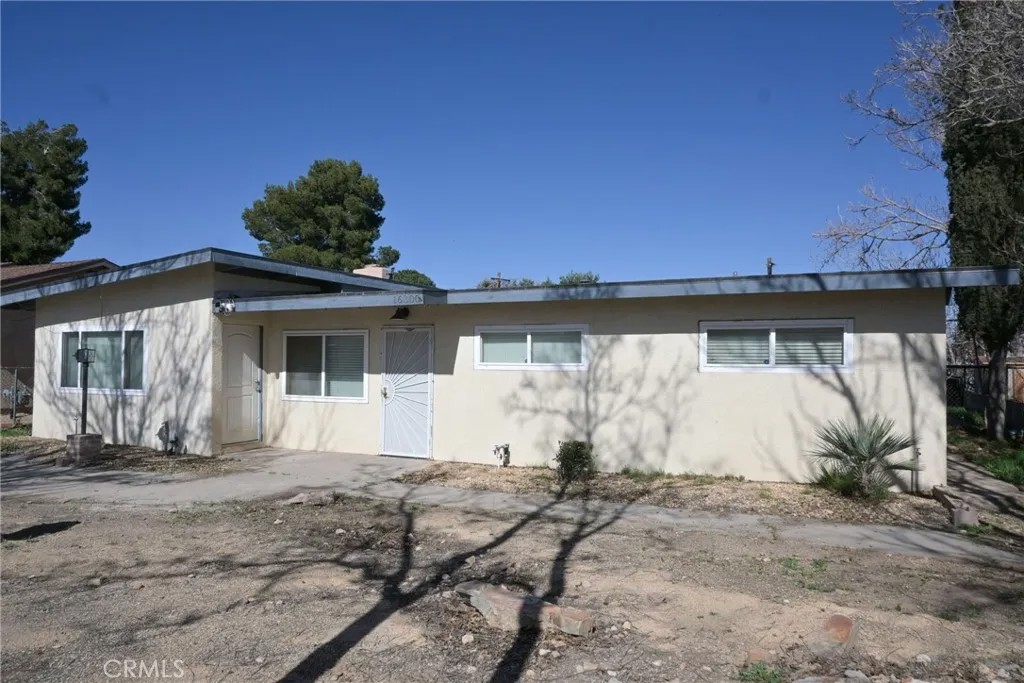 16300 Live Oak