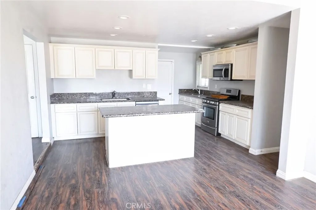 16300 Live Oak