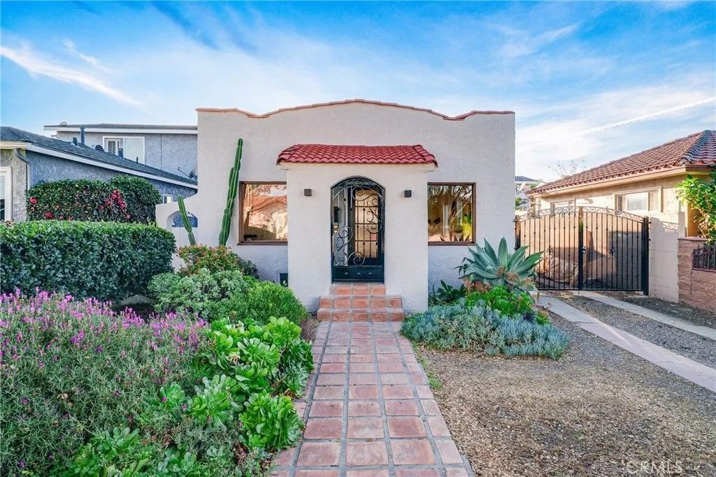 Photo of 2385 Daisy Ave, Long Beach, CA 90806 (MLS # TR26048415)