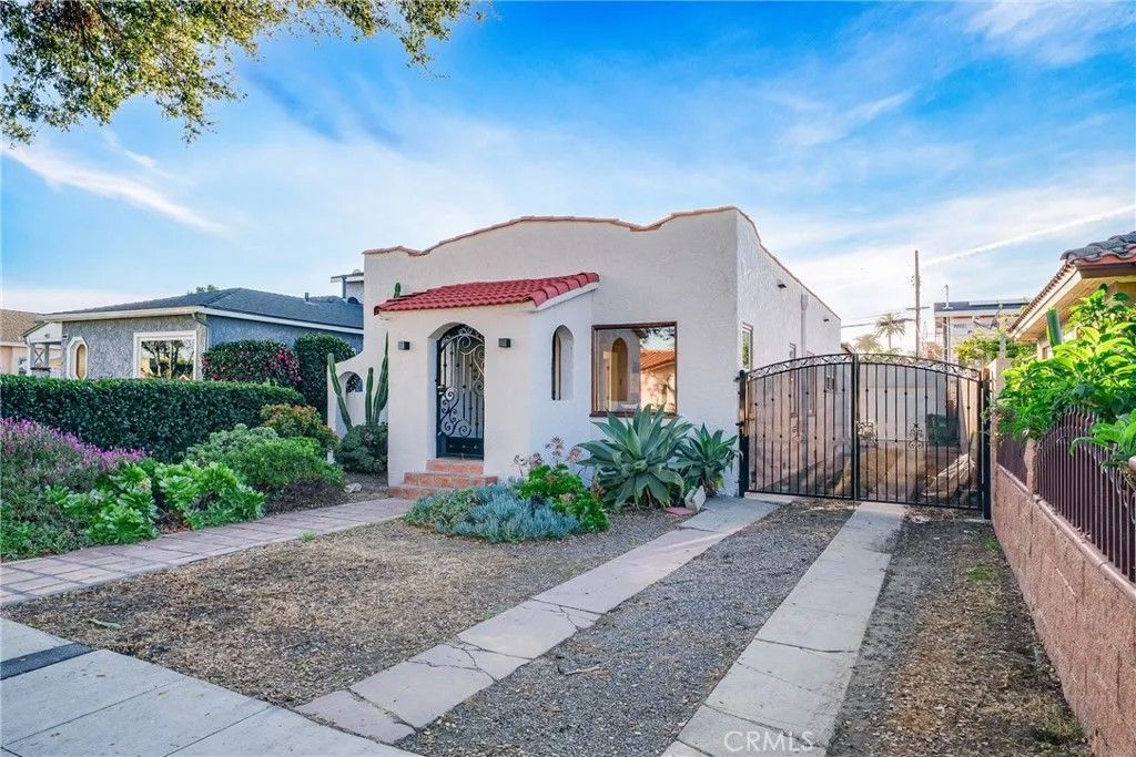 Photo of 2385 Daisy Ave, Long Beach, CA 90806 (MLS # TR26048415)