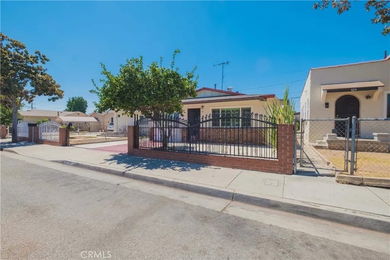 931-- 933 S La Verne Ave