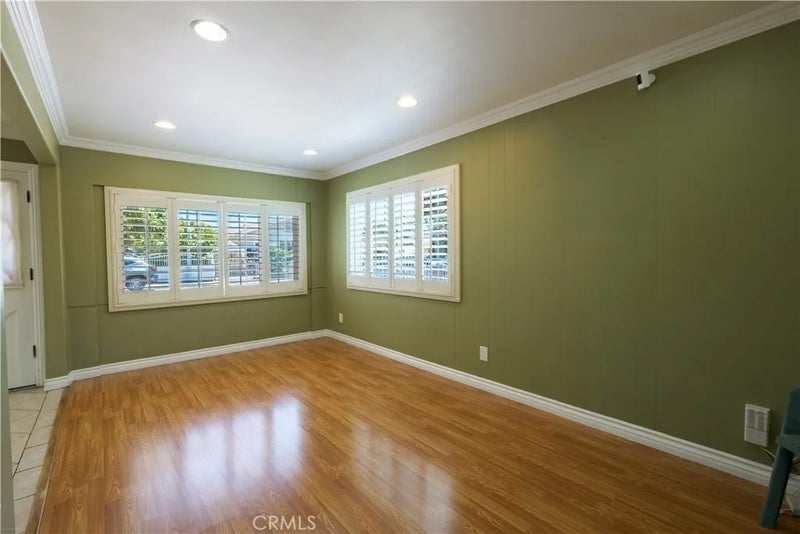 931-- 933 S La Verne Ave