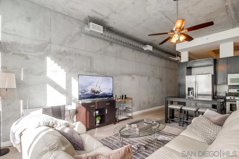 1025 Island 205