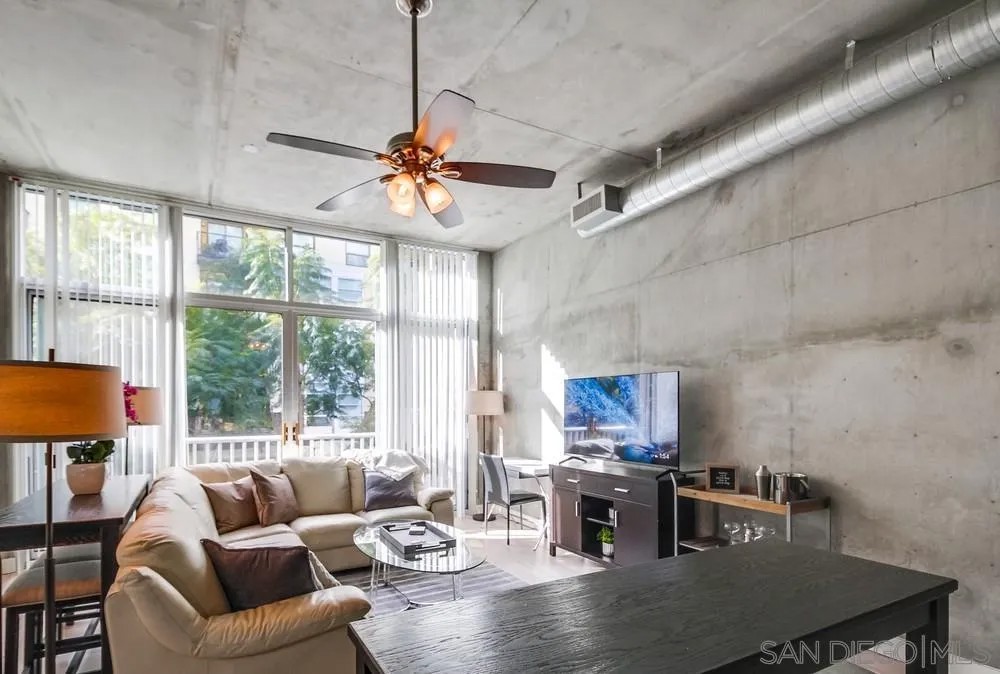 1025 Island 205