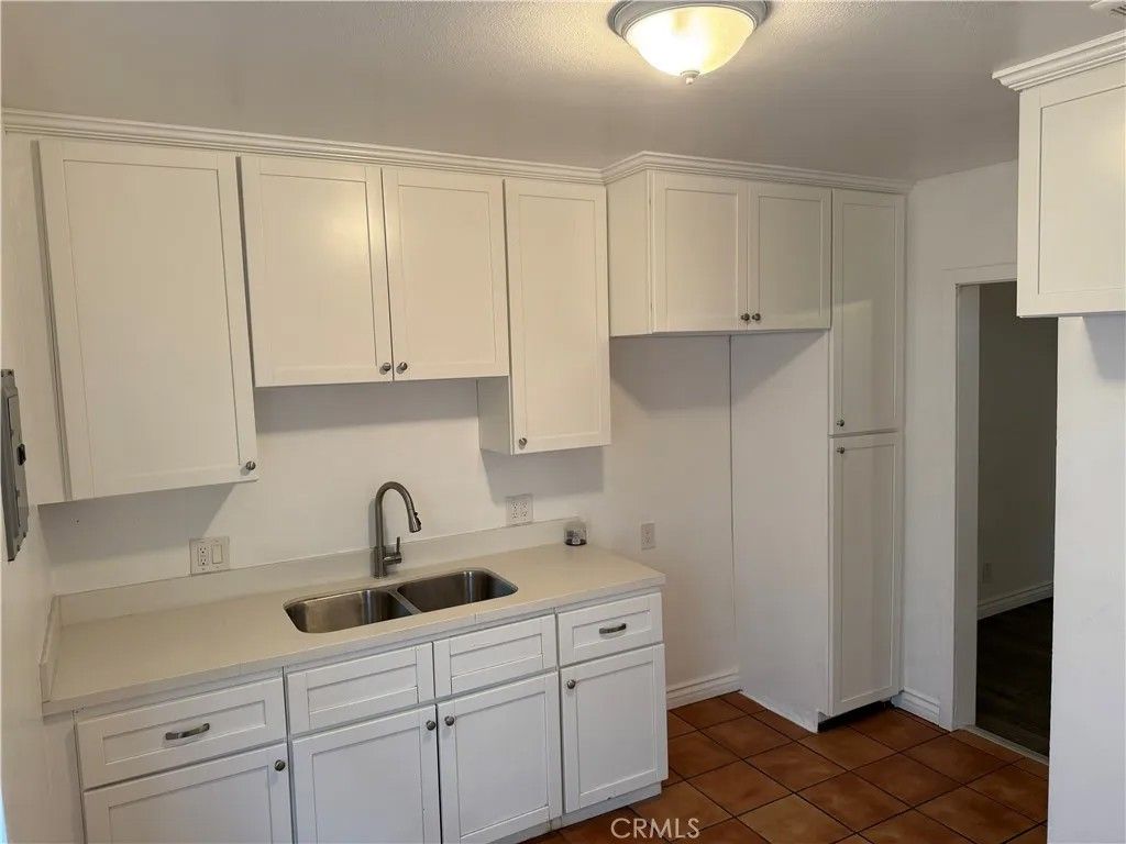 Photo of 749 S Berendo Street #3, Los Angeles, CA 90005 (MLS # SR25279110)