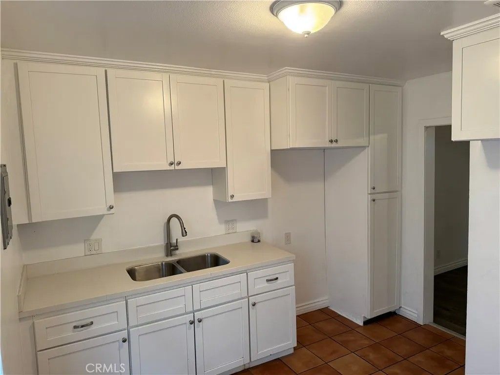 Photo of 749 S Berendo Street #3, Los Angeles, CA 90005 (MLS # SR25279110)