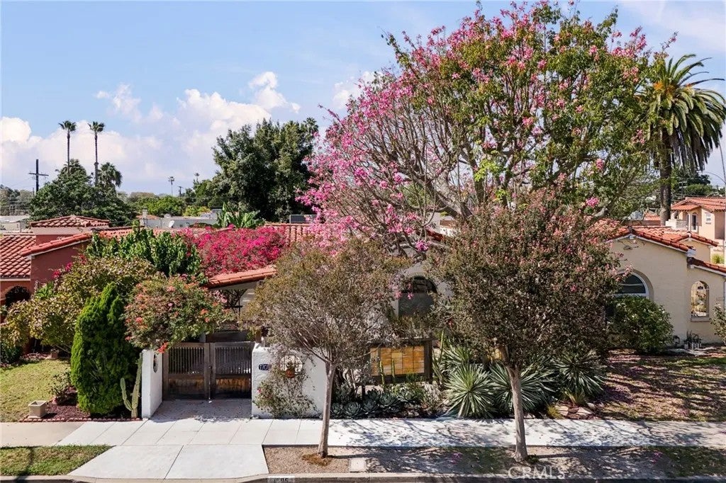 Photo of 1705 S Genesee AVE, Los Angeles, CA 90019 (MLS # PW26210401)