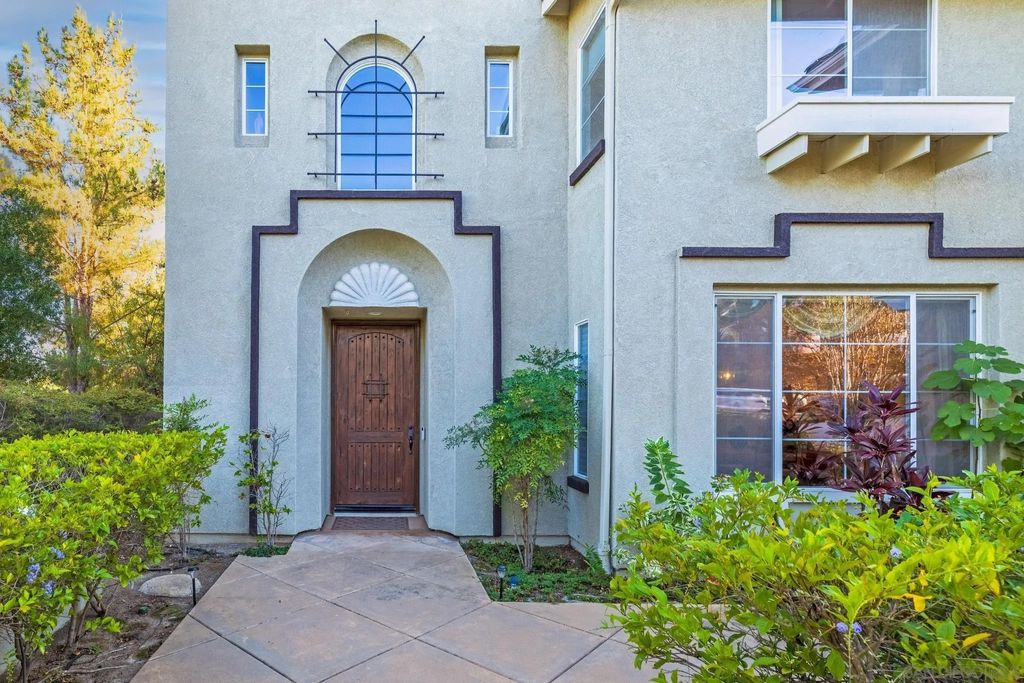 Photo of 2124 Pamplona Ct, Escondido, CA 92025 (MLS # 250040680)