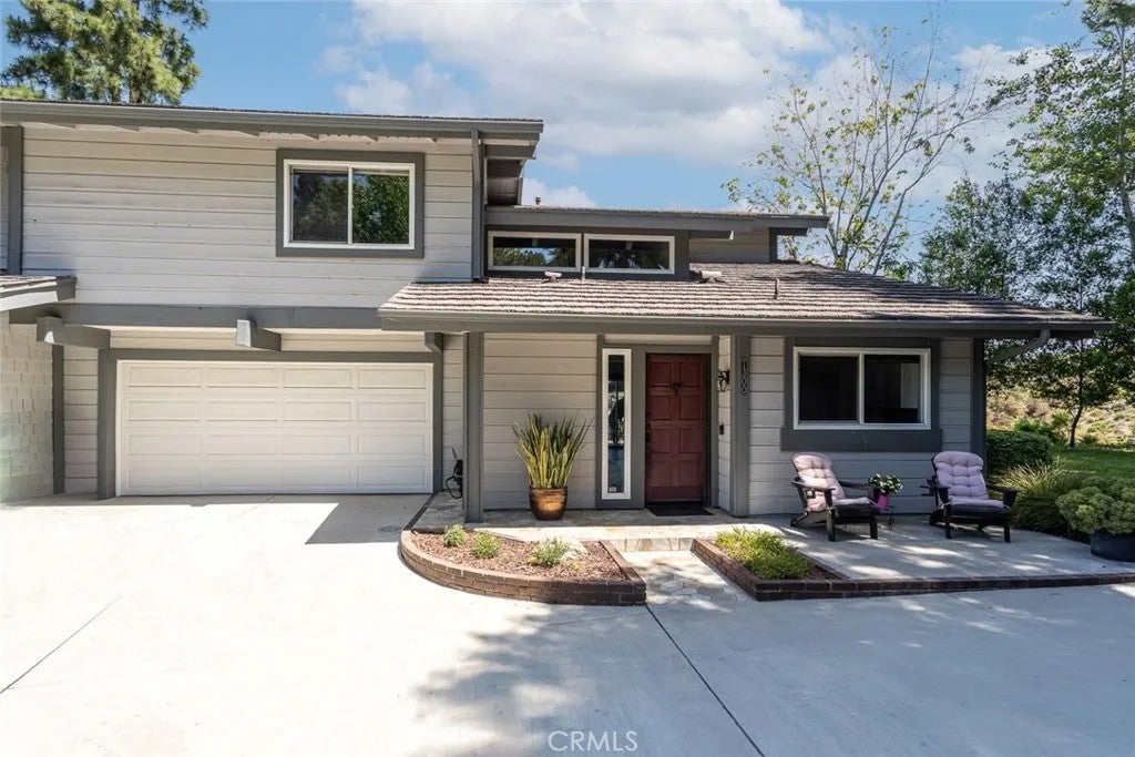 7300 E Singingwood