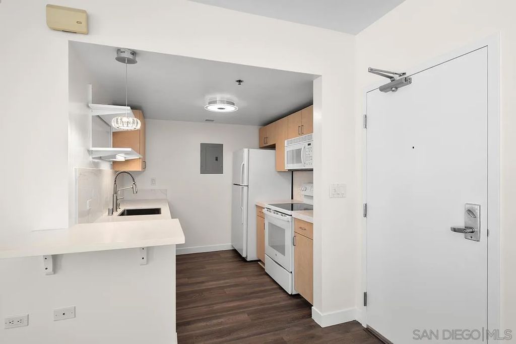 Photo of 425 W Beech Street #721, San Diego, CA 92101 (MLS # 260006302)