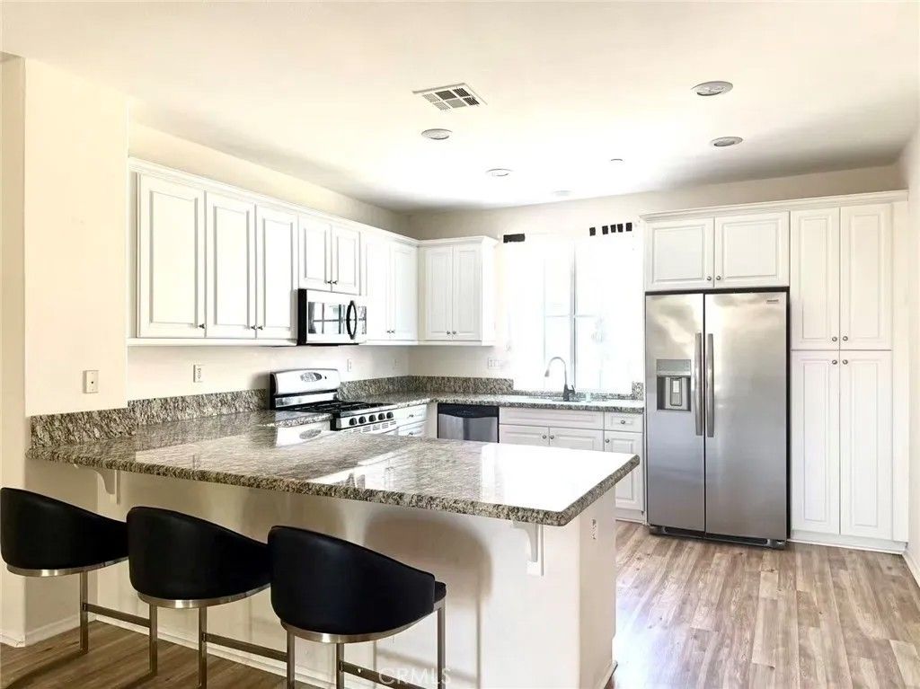 Photo of 6366 Estrela Ln, Eastvale, CA 91752 (MLS # TR25274433)