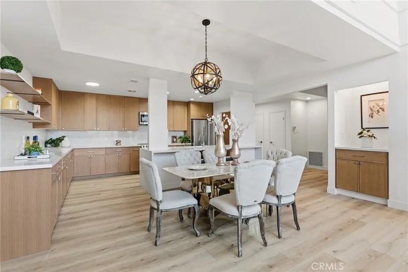 1880 Veteran Avenue 306