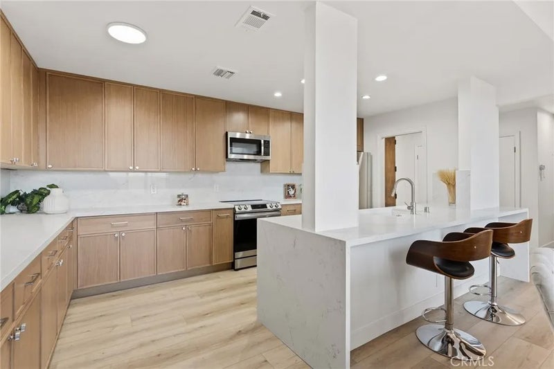 1880 Veteran Avenue 306
