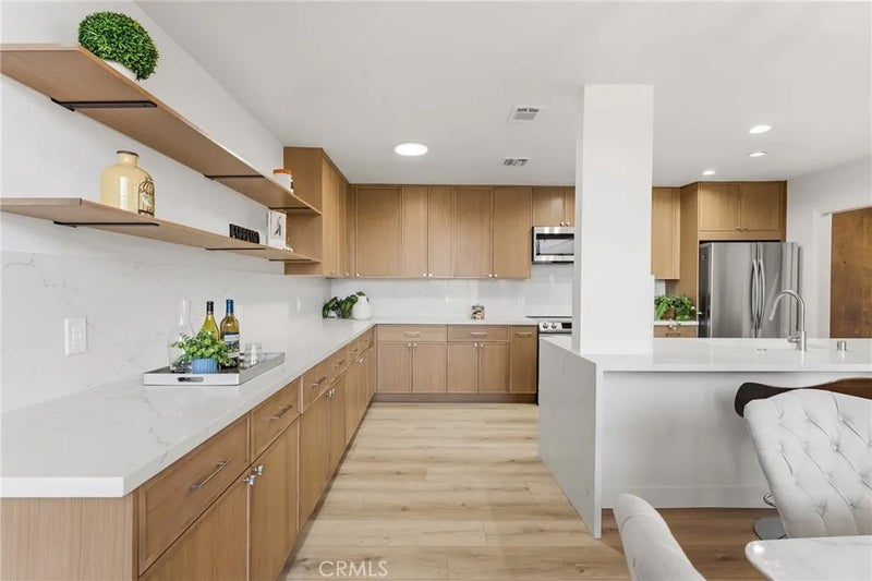 1880 Veteran Avenue 306