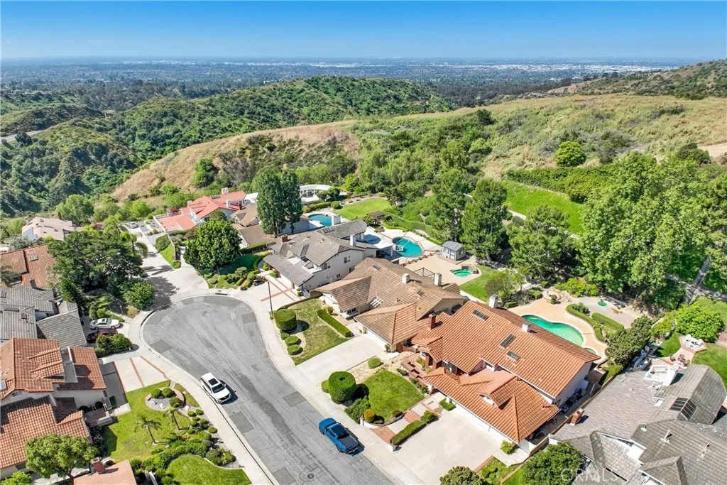 4225 Hermitage