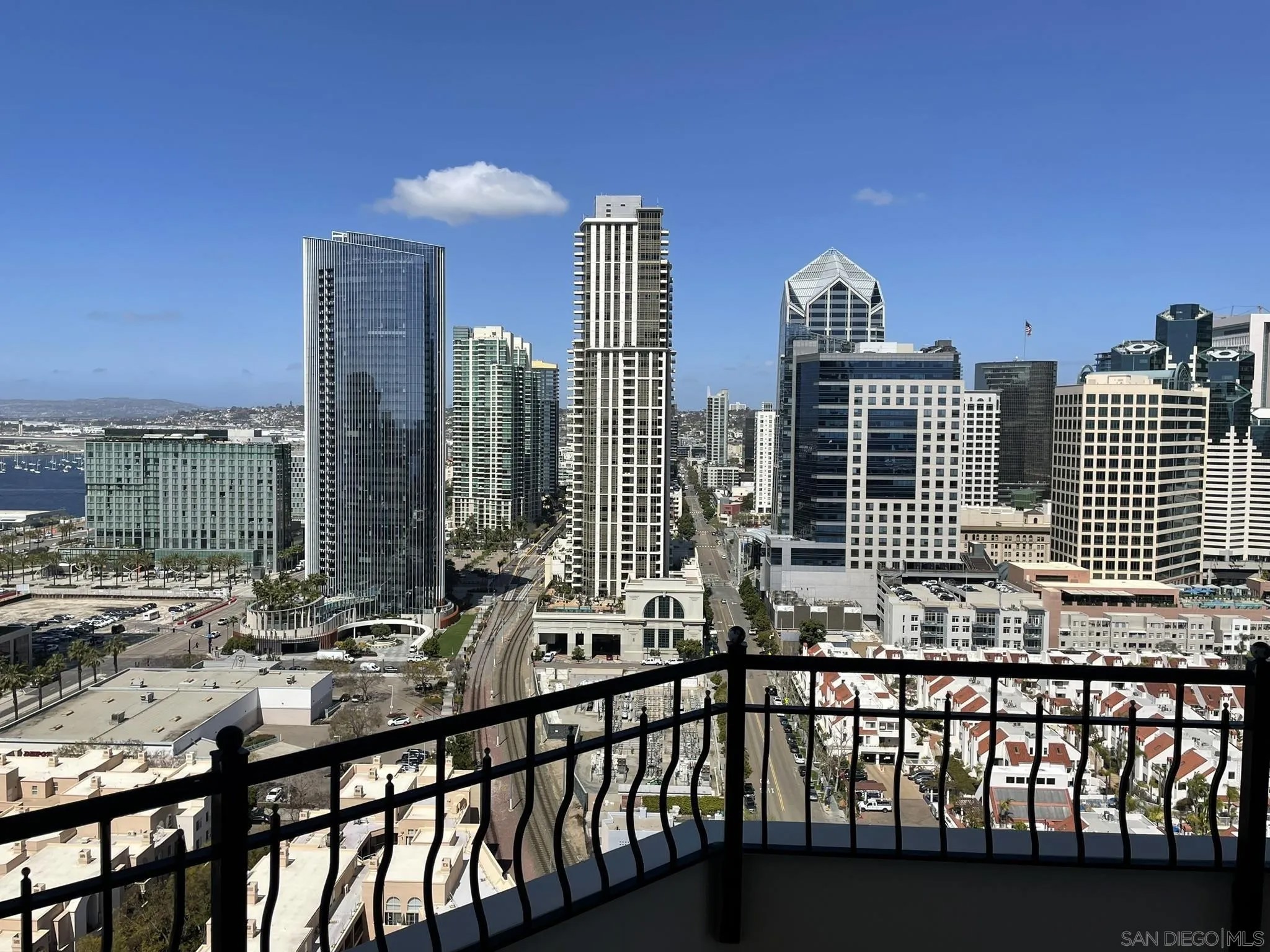 700 W Harbor 2501