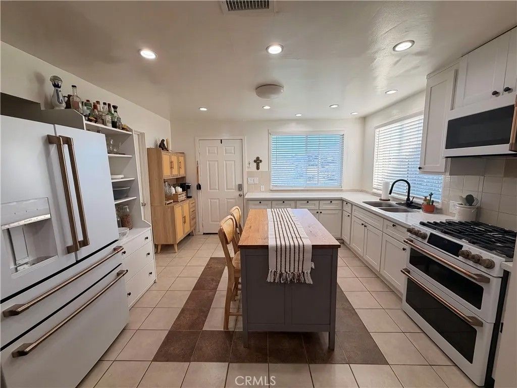 Photo of 30009 Hunstock St, Castaic, CA 91384 (MLS # SR25278402)