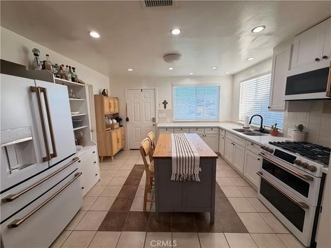 Photo of 30009 Hunstock St, Castaic, CA 91384 (MLS # SR25278402)