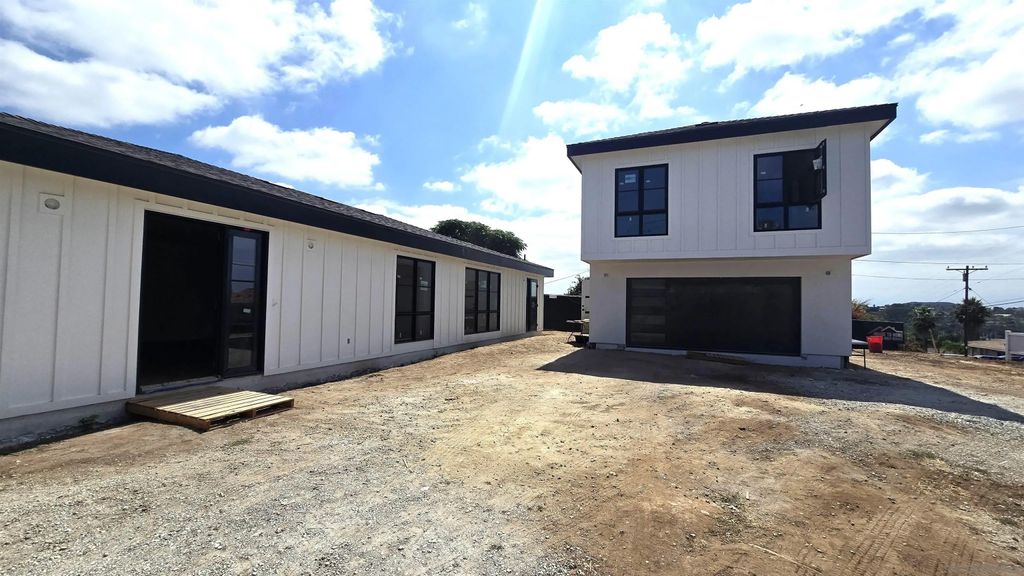 Photo of 227 Hill Dr, Vista, CA 92083 (MLS # 2600220)