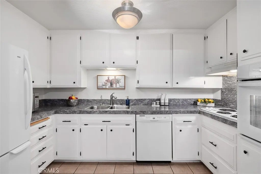 3266 1st Ave 13