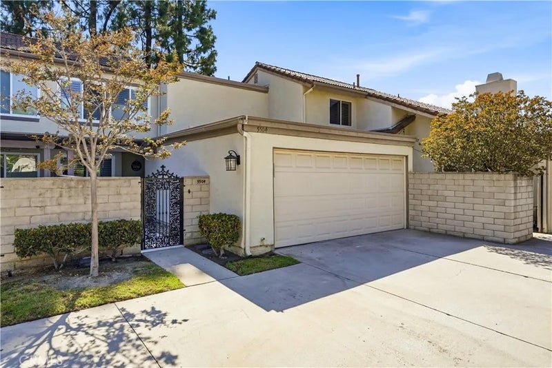 5504 E Vista Del Rio
