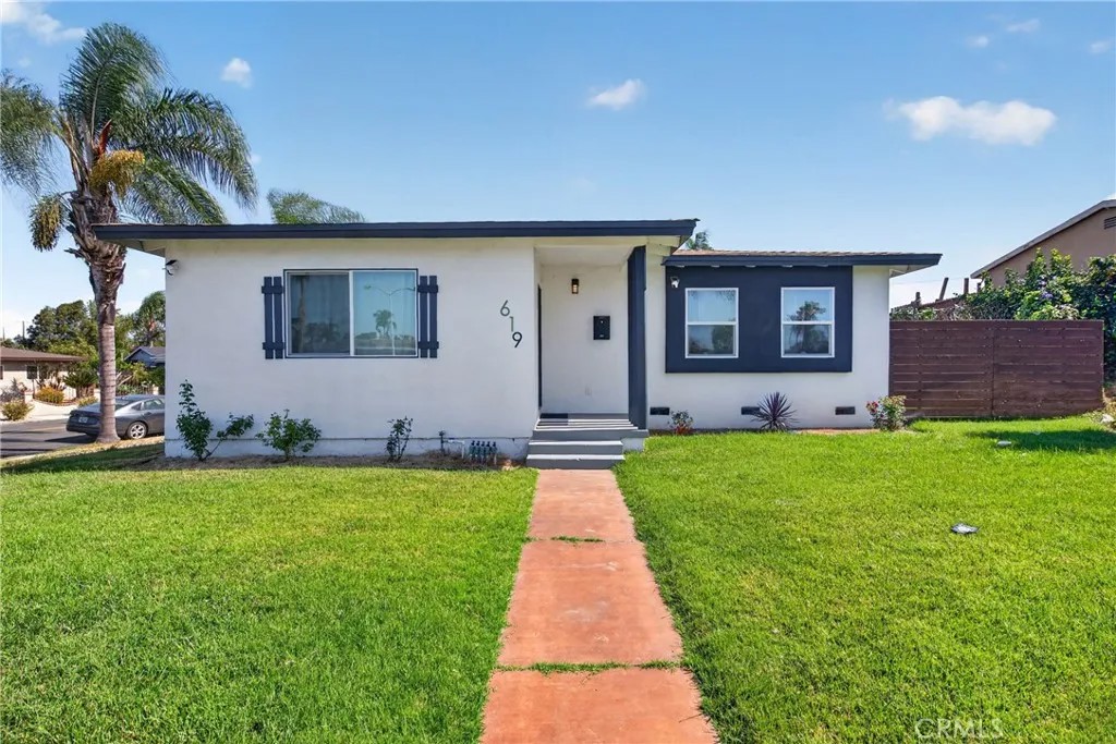 619 W Chapman