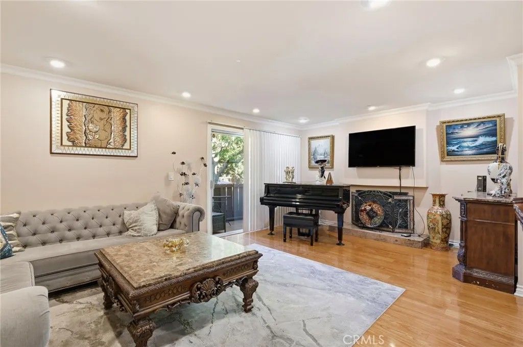 Photo of 15010 Victory Blvd, Van Nuys, CA 91411 (MLS # SR25273948)