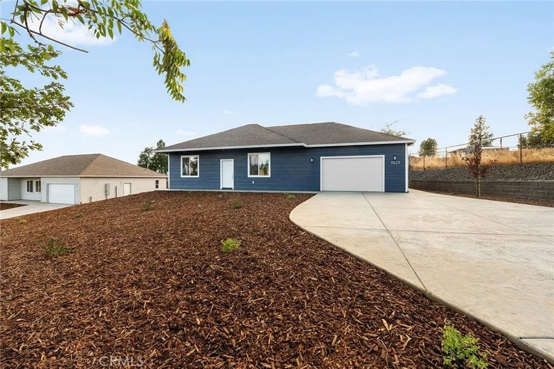 5825 Golden Oaks Road