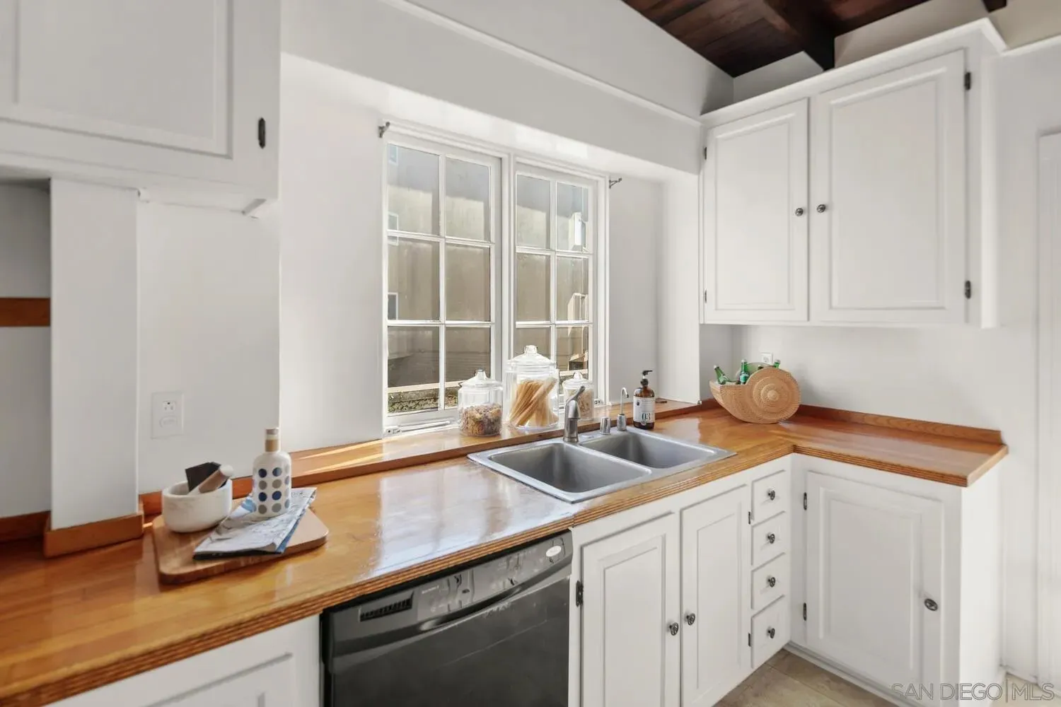 Coronado, California 92118, United States, 4 Bedrooms Bedrooms, ,4 BathroomsBathrooms,Residential,Active,159524