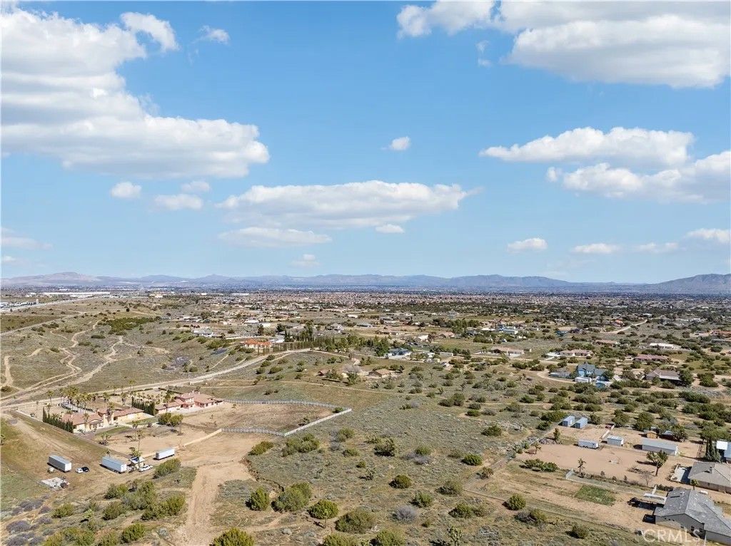 Photo of 7971 Outpost Rd, Oak Hills, CA 92344 (MLS # HD26044034)