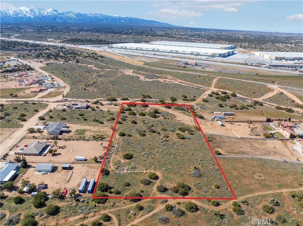 Photo of 7971 Outpost Rd, Oak Hills, CA 92344 (MLS # HD26044034)