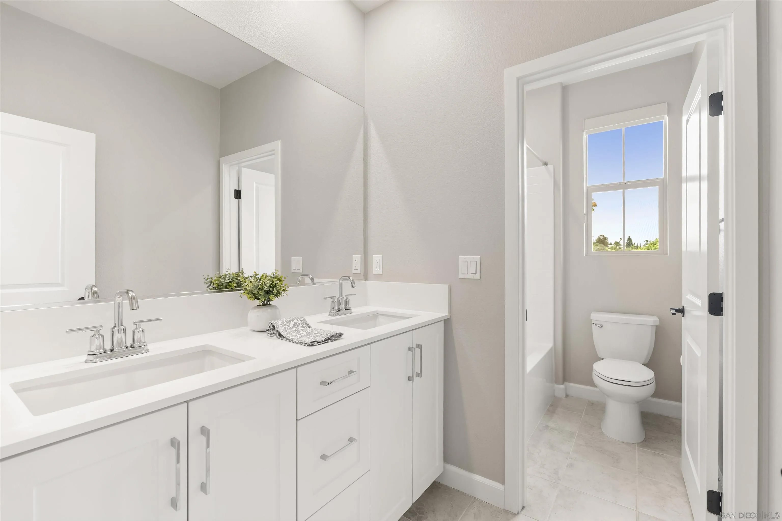Welcome to this like new four bedroom, three bathroom home in the desi – image 32