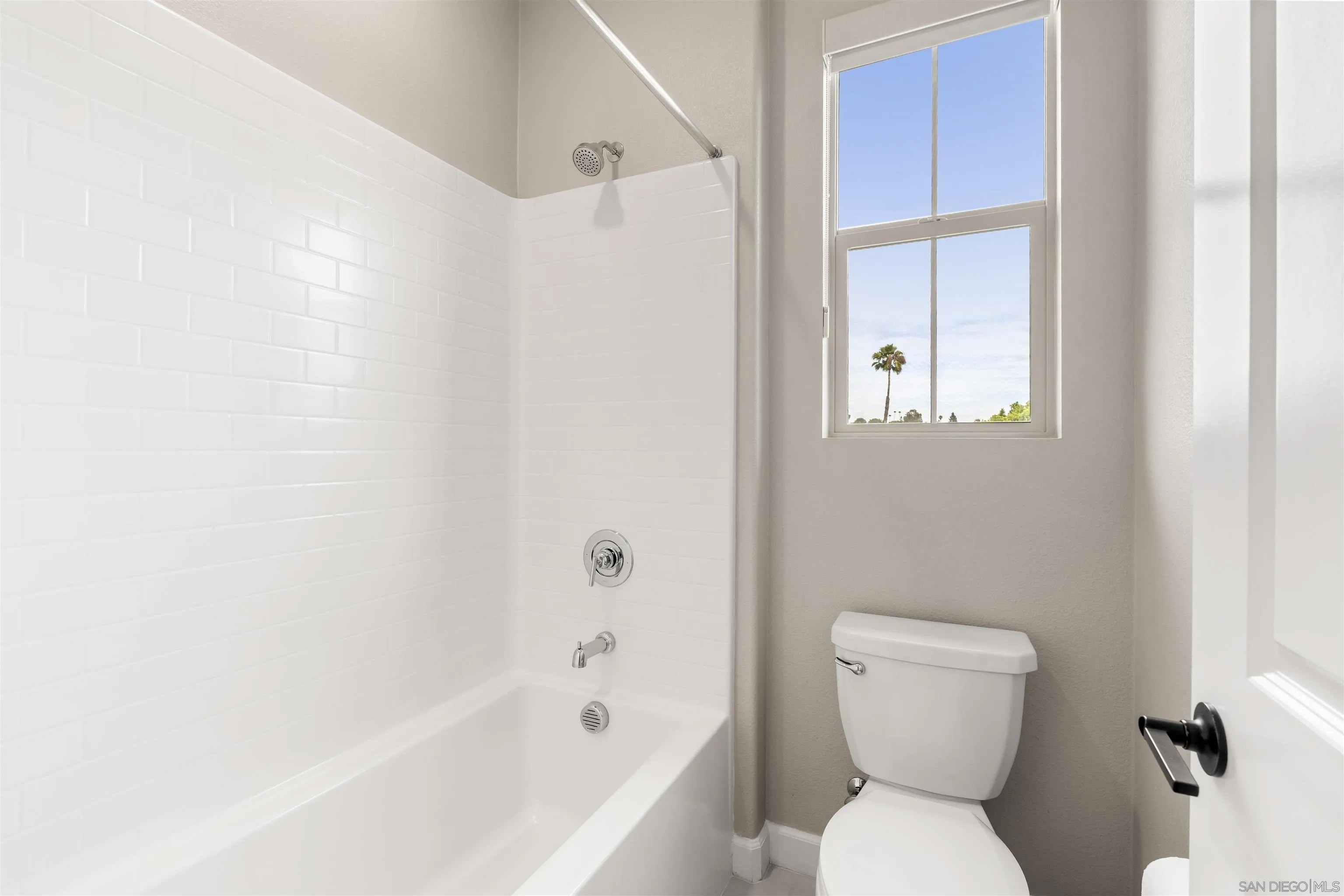 Welcome to this like new four bedroom, three bathroom home in the desi – image 33