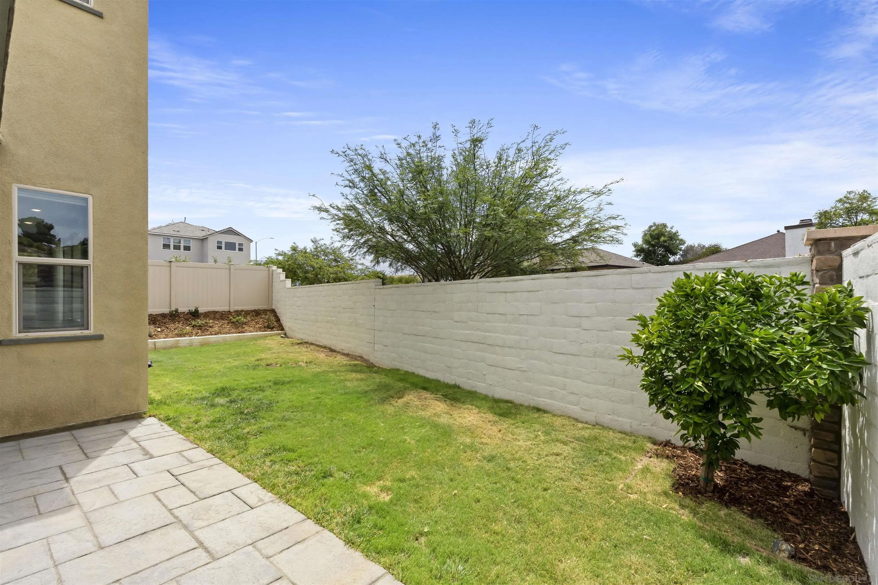 Welcome to this like new four bedroom, three bathroom home in the desi – image 38